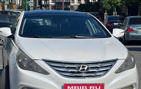 Hyundai Sonata VI, 2011 год, 875 000 рублей, 2 фотография