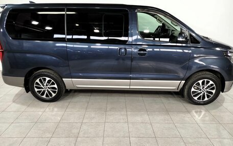 Hyundai Grand Starex Grand Starex I рестайлинг 2, 2018 год, 3 670 000 рублей, 4 фотография