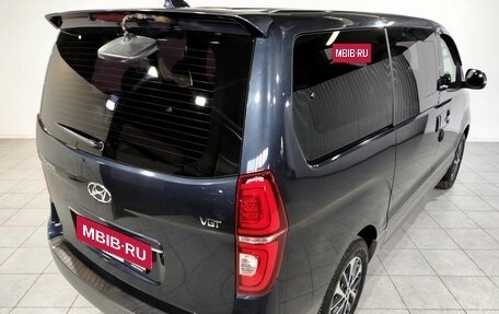 Hyundai Grand Starex Grand Starex I рестайлинг 2, 2018 год, 3 670 000 рублей, 5 фотография