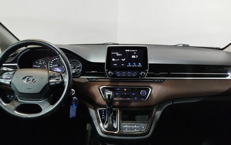 Hyundai Grand Starex Grand Starex I рестайлинг 2, 2018 год, 3 670 000 рублей, 15 фотография