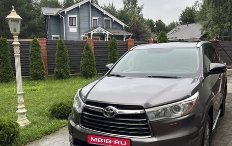 Toyota Highlander III, 2014 год, 2 990 000 рублей, 1 фотография