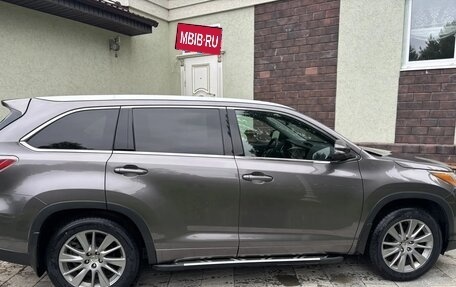 Toyota Highlander III, 2014 год, 2 990 000 рублей, 2 фотография