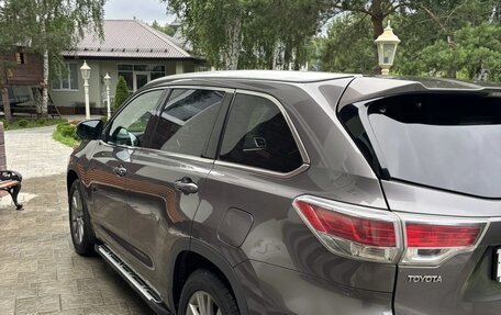 Toyota Highlander III, 2014 год, 2 990 000 рублей, 15 фотография