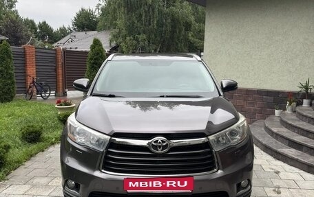 Toyota Highlander III, 2014 год, 2 990 000 рублей, 18 фотография