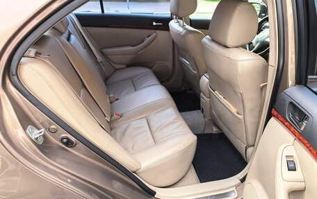 Toyota Avensis III рестайлинг, 2004 год, 1 070 000 рублей, 5 фотография