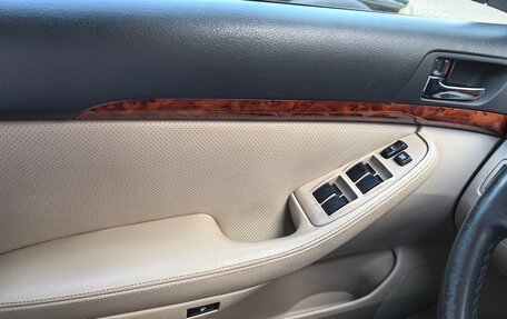Toyota Avensis III рестайлинг, 2004 год, 1 070 000 рублей, 3 фотография