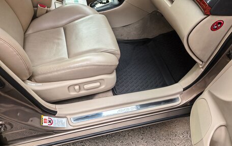 Toyota Avensis III рестайлинг, 2004 год, 1 070 000 рублей, 8 фотография