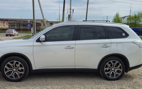 Mitsubishi Outlander III рестайлинг 3, 2014 год, 1 700 000 рублей, 4 фотография