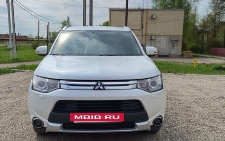 Mitsubishi Outlander III рестайлинг 3, 2014 год, 1 700 000 рублей, 2 фотография
