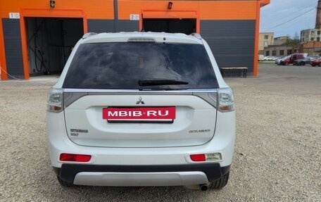 Mitsubishi Outlander III рестайлинг 3, 2014 год, 1 700 000 рублей, 8 фотография