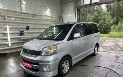 Toyota Voxy II, 2002 год, 715 000 рублей, 1 фотография