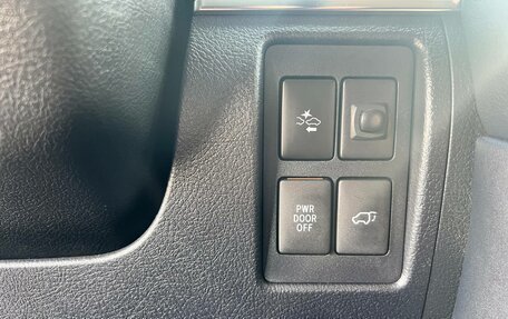 Toyota Land Cruiser 200, 2018 год, 18 500 000 рублей, 21 фотография