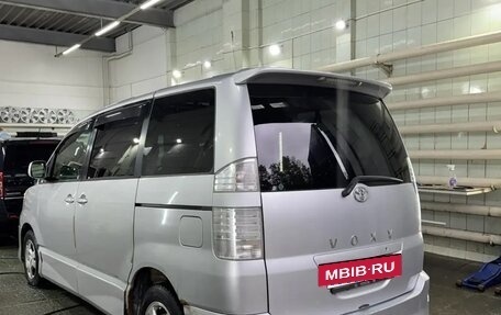 Toyota Voxy II, 2002 год, 715 000 рублей, 12 фотография