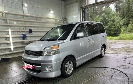 Toyota Voxy II, 2002 год, 715 000 рублей, 5 фотография