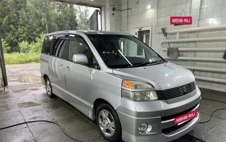 Toyota Voxy II, 2002 год, 715 000 рублей, 4 фотография