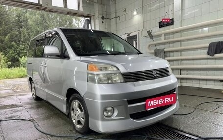 Toyota Voxy II, 2002 год, 715 000 рублей, 8 фотография