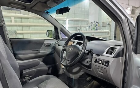 Toyota Voxy II, 2002 год, 715 000 рублей, 15 фотография