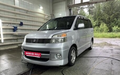 Toyota Voxy II, 2002 год, 715 000 рублей, 3 фотография