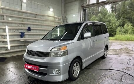 Toyota Voxy II, 2002 год, 715 000 рублей, 9 фотография