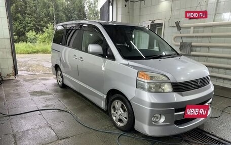 Toyota Voxy II, 2002 год, 715 000 рублей, 2 фотография