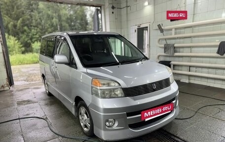 Toyota Voxy II, 2002 год, 715 000 рублей, 6 фотография