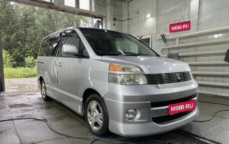 Toyota Voxy II, 2002 год, 715 000 рублей, 10 фотография