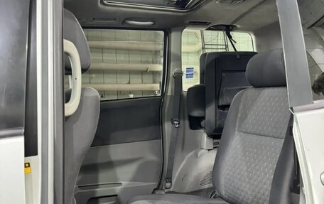 Toyota Voxy II, 2002 год, 715 000 рублей, 19 фотография