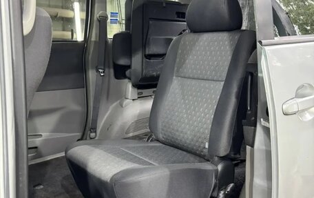 Toyota Voxy II, 2002 год, 715 000 рублей, 18 фотография