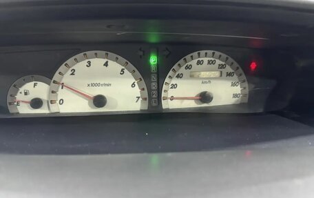Toyota Voxy II, 2002 год, 715 000 рублей, 28 фотография