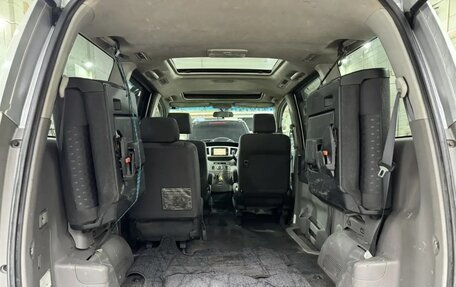 Toyota Voxy II, 2002 год, 715 000 рублей, 24 фотография