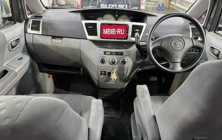 Toyota Voxy II, 2002 год, 715 000 рублей, 20 фотография