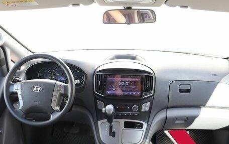 Hyundai Grand Starex Grand Starex I рестайлинг 2, 2017 год, 2 349 000 рублей, 13 фотография
