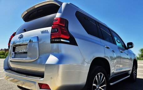 Toyota Land Cruiser Prado 150 рестайлинг 2, 2022 год, 7 500 000 рублей, 5 фотография