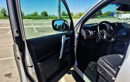 Toyota Land Cruiser Prado 150 рестайлинг 2, 2022 год, 7 500 000 рублей, 12 фотография