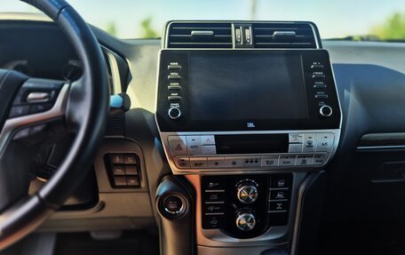Toyota Land Cruiser Prado 150 рестайлинг 2, 2022 год, 7 500 000 рублей, 14 фотография