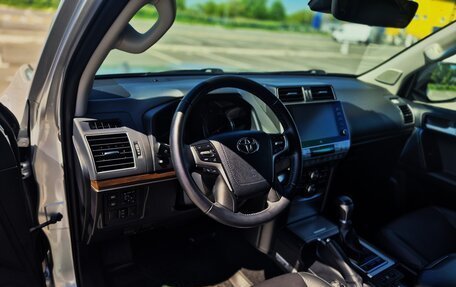 Toyota Land Cruiser Prado 150 рестайлинг 2, 2022 год, 7 500 000 рублей, 13 фотография