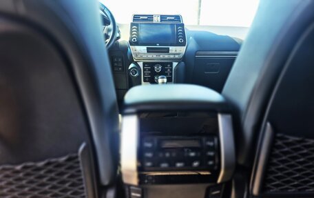 Toyota Land Cruiser Prado 150 рестайлинг 2, 2022 год, 7 500 000 рублей, 17 фотография