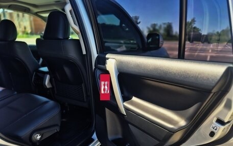 Toyota Land Cruiser Prado 150 рестайлинг 2, 2022 год, 7 500 000 рублей, 18 фотография