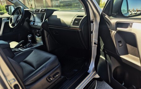 Toyota Land Cruiser Prado 150 рестайлинг 2, 2022 год, 7 500 000 рублей, 21 фотография