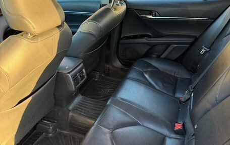 Toyota Camry, 2018 год, 2 300 000 рублей, 5 фотография