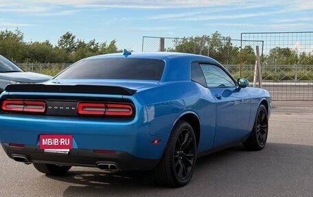 Dodge Challenger III рестайлинг 2, 2016 год, 2 990 000 рублей, 2 фотография