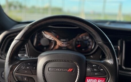 Dodge Challenger III рестайлинг 2, 2016 год, 2 990 000 рублей, 13 фотография