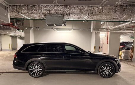 Mercedes-Benz E-Класс, 2022 год, 6 900 000 рублей, 2 фотография