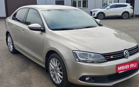 Volkswagen Jetta VI, 2012 год, 1 150 000 рублей, 2 фотография