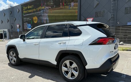 Toyota RAV4, 2021 год, 4 050 000 рублей, 3 фотография