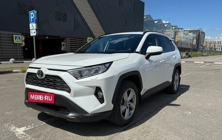 Toyota RAV4, 2021 год, 4 050 000 рублей, 2 фотография
