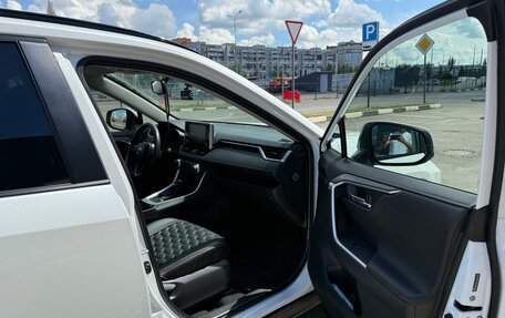 Toyota RAV4, 2021 год, 4 050 000 рублей, 13 фотография