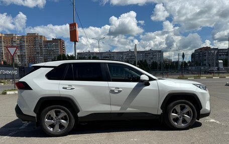 Toyota RAV4, 2021 год, 4 050 000 рублей, 11 фотография