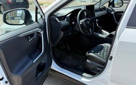 Toyota RAV4, 2021 год, 4 050 000 рублей, 16 фотография