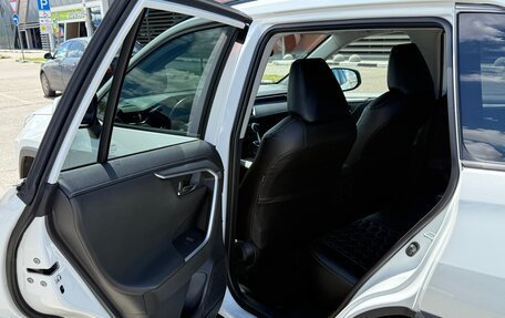 Toyota RAV4, 2021 год, 4 050 000 рублей, 15 фотография